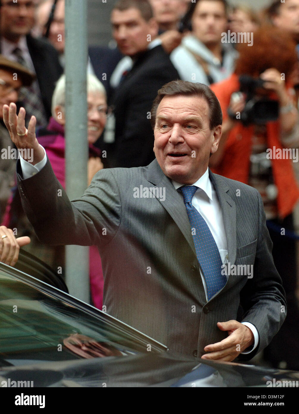 (dpa) - German Chancellor Gerhard Schoeder (SPD) arrives at the 'Willy-Brandt-Haus' to take part in the first exploratory talks with the Union (CDU/CSU) in Berlin, Germany, Monday 17 October 2005. Protestants of the Stock Photo