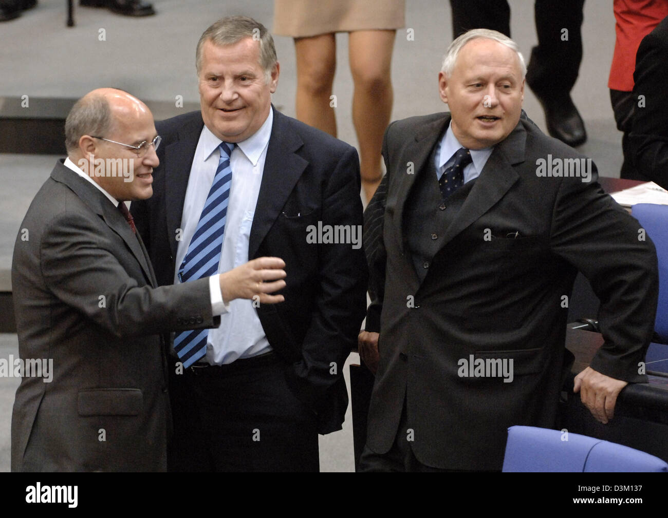 (dpa) - Oskar Lafontaine (R) and Gregor Gysi (L), the joint chairmen of the parliamentary faction of the 'Linkspartei' (Left Party) and Lothart Bisky, the chairman of the party, talk to each other during the first session of the new parliament at the Reichstag building in Berlin, Germany, Tuesday, 18 October 2005. The parliament has come together for the first time since the genera Stock Photo