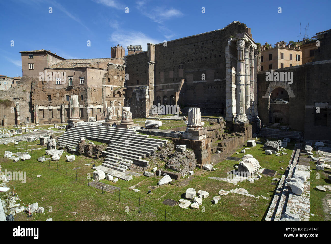 Roman temples in the forum hi-res stock photography and images - Alamy