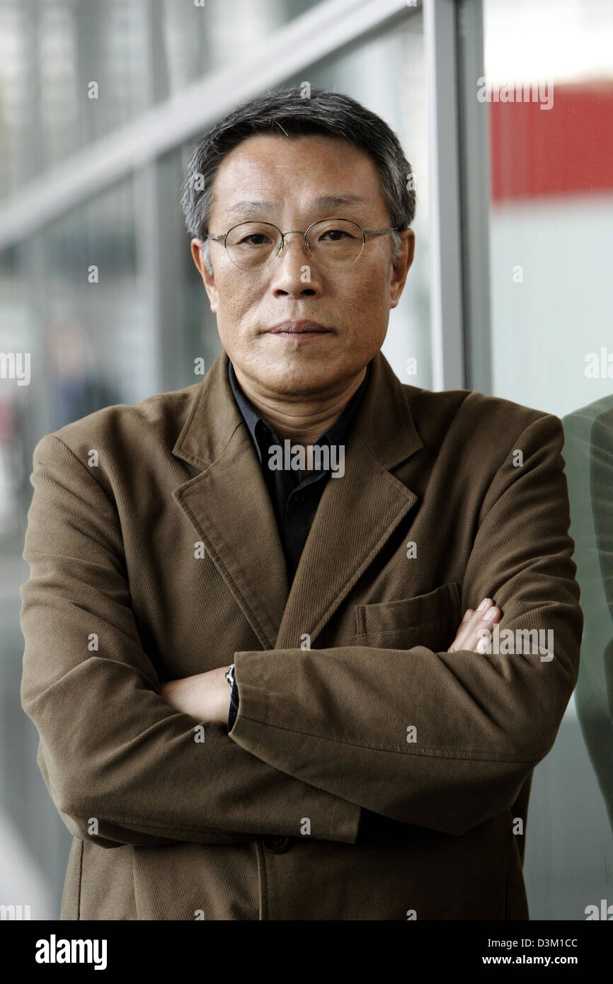 (dpa) - South Korean author Hwang Sok-yong (62) pictured at the Frankfurt Book Fair 2005 in Frankfurt Main, Germany, 19 October 2005. Photo: Frank May Stock Photo