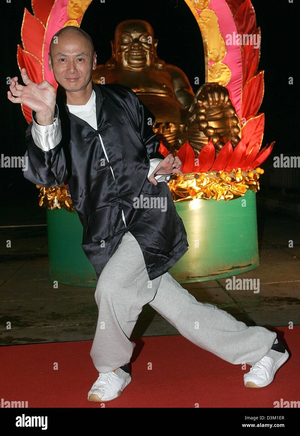 (dpa) - Chinese Kung Fu master and actor Gordon Liu is guest at the MGM Kung Fu event in the House of Art in Munich, Germany, 20 October 2005. The star from China came to Munich on the occasion of the Asia Filmfestival. The Asia Filmfest running from 19 to 23 October in the 'Mathaeser Filmpalast' cinema in Munich and from 27 to 30 October in the 'Kinopolis' cinema in Frankfurt, Ger Stock Photo