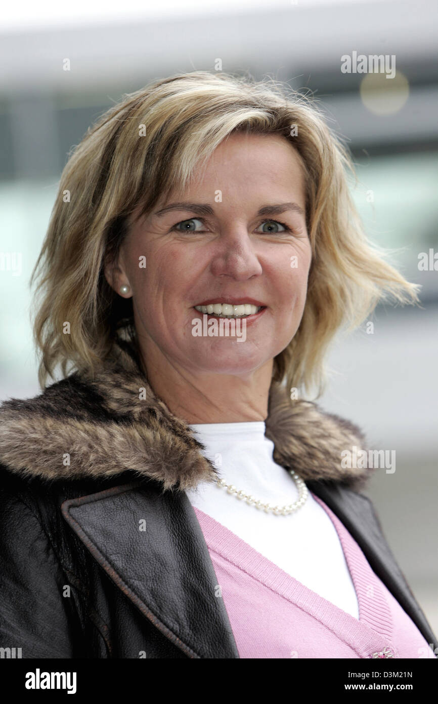 (dpa) - German author Hera Lind pictured at the Frankfurt Book Fair in Frankfurt, Germany, 20 October 2005. Photo: Frank May Stock Photo