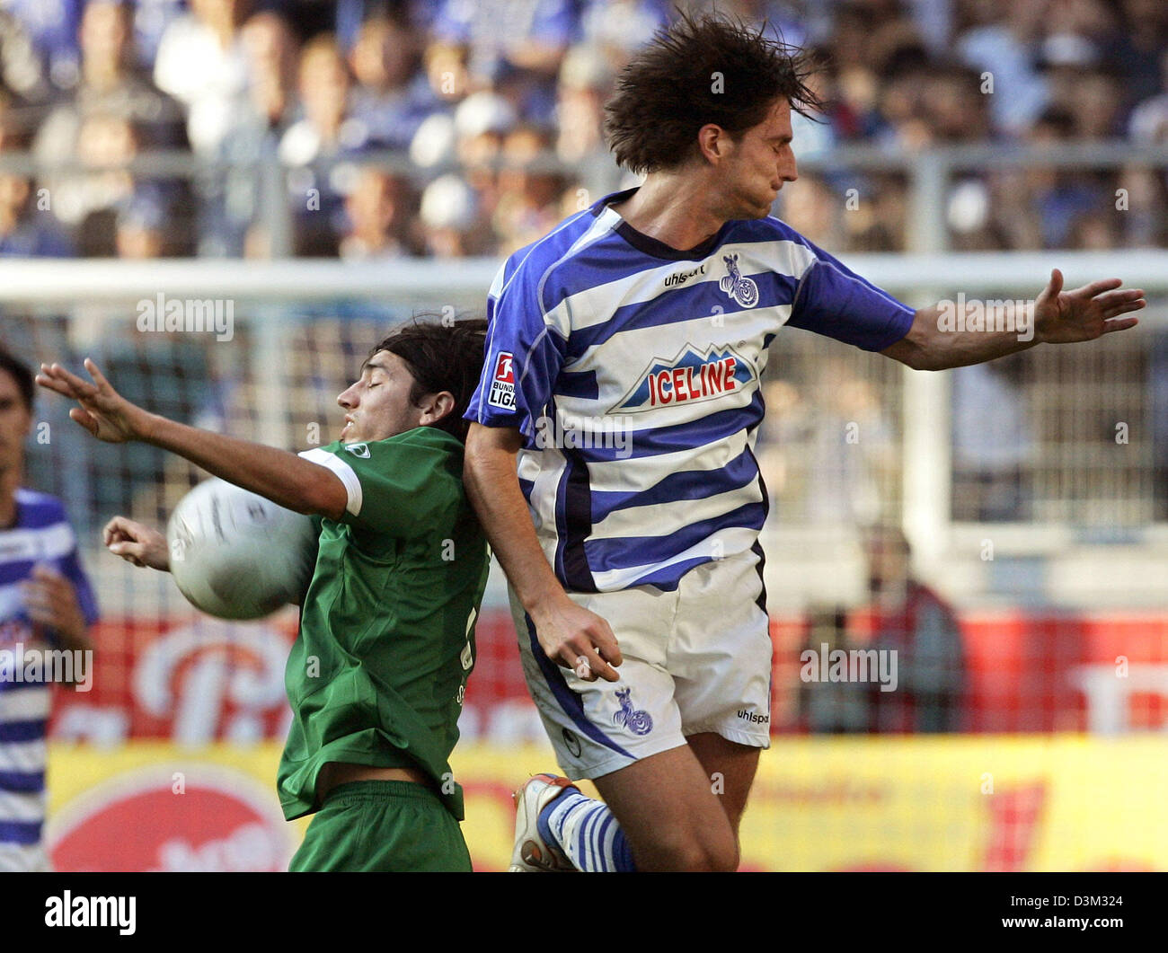 (dpa) - Duisburg goal scorer Alexander Brugera (R) stands up to Andres D'Alessandro in the Bundesliga match MSV Duisburg vs VfL Wolfsburg in the MSV Arena stadium in Duisburg, Germany, Saturday 29 October 2005. Duisburg won the match 1-0. Photo: Roland Weihrauch (Attention: New blocking period! The DFL has prohibited the publication and further utilisation of the pictures during th Stock Photo