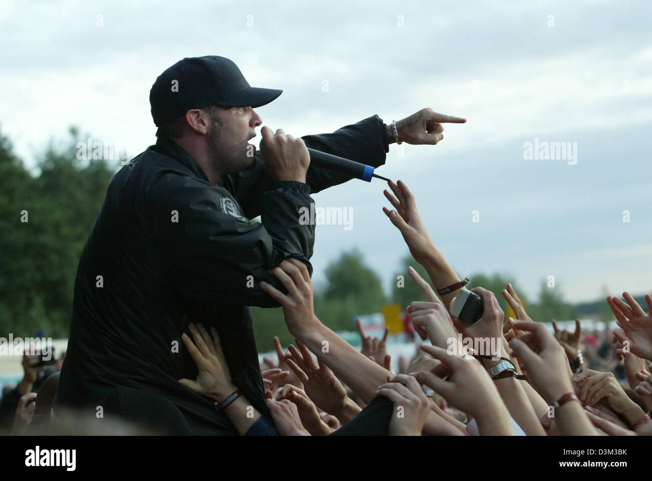 (dpa files) Fred Durst, lead singer of the US heavy metal band Limp