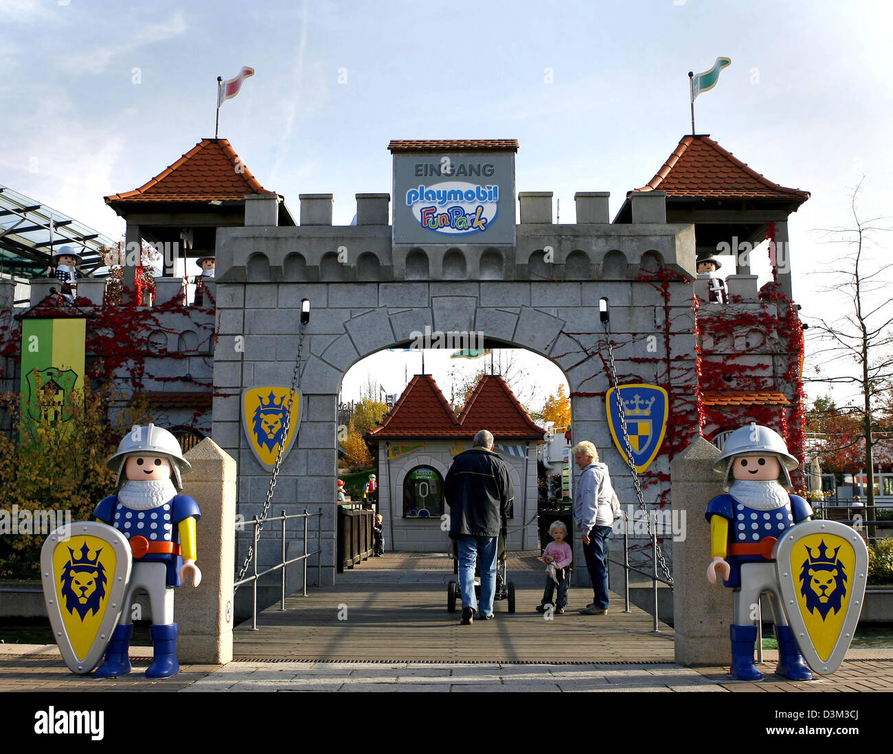 dpa) - Two overdimensional Playmobil knight figures stand at the entrance of the Playmobil-FunPark in near Nuremberg, Germany, 27 October 2005. Photo: Daniel Karmann Stock Photo - Alamy