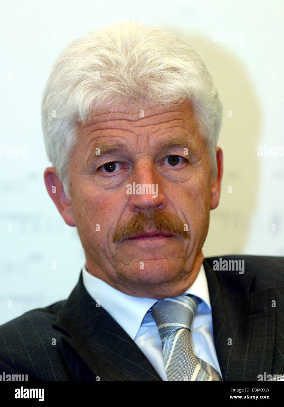(dpa) - Benedikt Weibel, Chairman of the executive board of Swiss railway company SBB AG, pictured during a press conference in line with the railway fair 'railtec' in Dortmund, Germany, Monday, 07 November 2005. Photo: Franz-Peter Tschauner Stock Photo