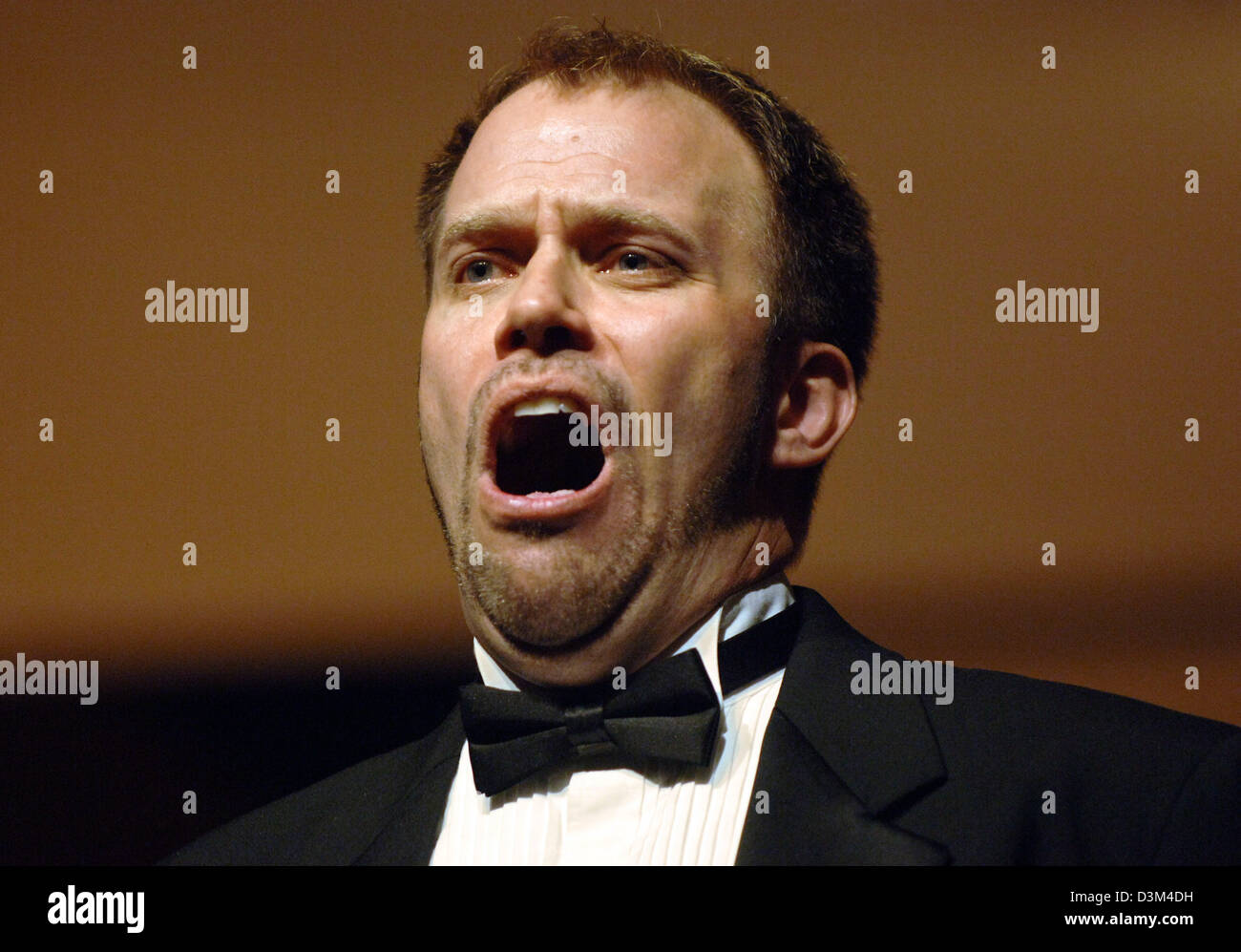 (dpa) - The picture shows American opera singer Thomas Cooley performing during the celebration of the 140th anniversary of the State Theatre (Staatstheater am Gaertnerplatz) in Munich, Germany, 13 November 2005. Cooley was born in Minneapolis, Minnesota. He received his vocal training at DePauw University, University of Minnesota, USA and the Richard Strauss academy of music in Mu Stock Photo