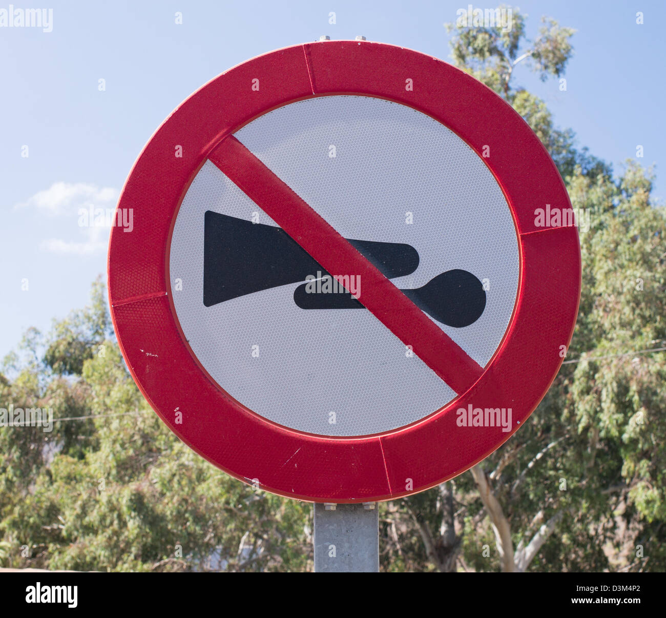 Road sign do not use your horn within the village of Mogan, Gran