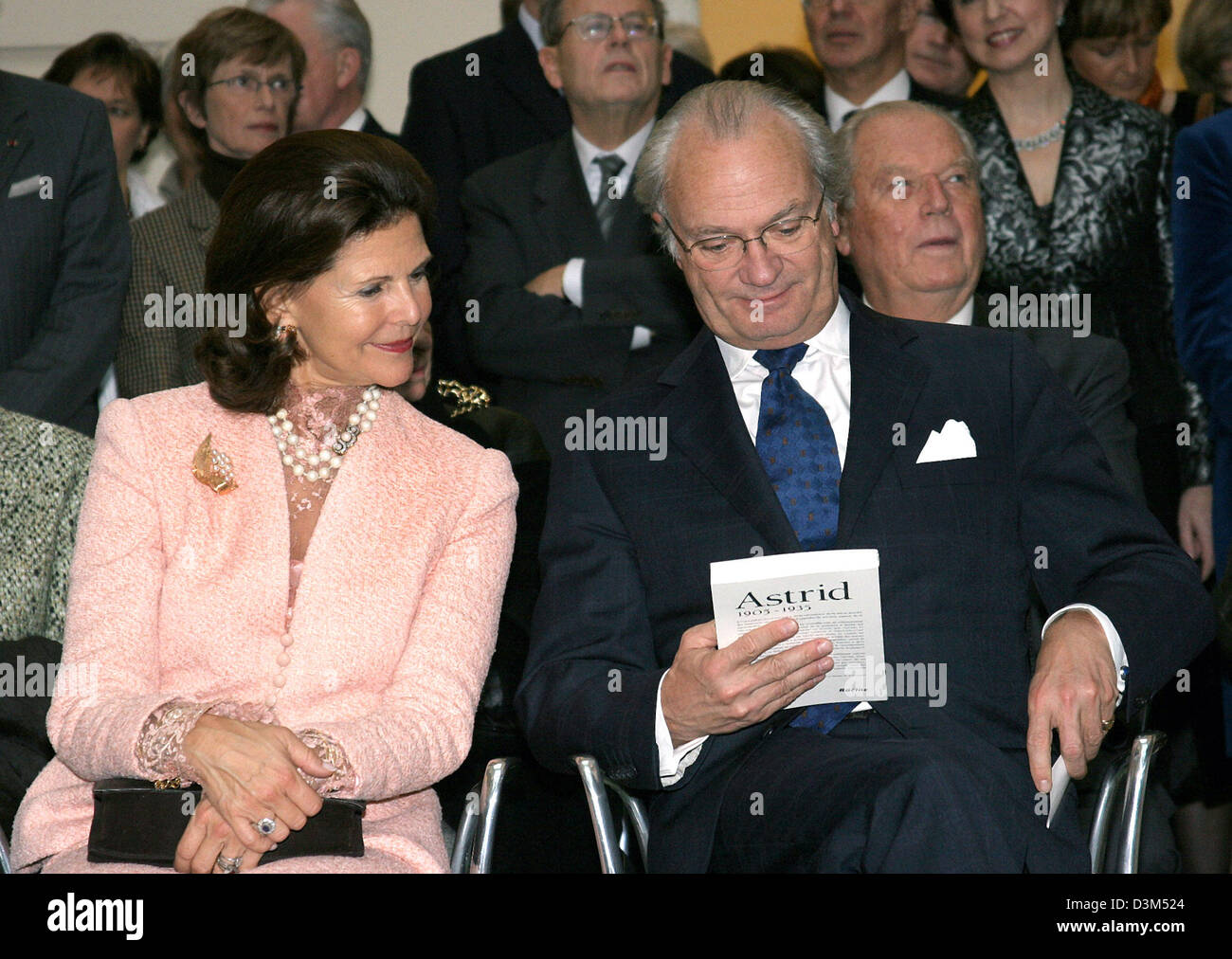 (dpa) - Queen Silvia (L) and King Carl XVI. Gustav of Sweden take part in a function celebrating the 100th birthday of Queen Astrid of Belgium in Brussels, Belgium, Thursday, 17 November 2005. Photo: Albert Nieboer Stock Photo