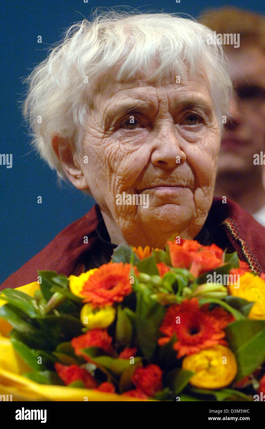 (dpa) - Medical doctor Ruth Pfau holds a bunch of flowers in her hand as she receives the Marion-Doenhoff-Prize, an award for international understanding and reconciliation, in Hamburg, Germany, Sunday, 27 November 2005. Pfau was awarded for her life committment. for the past 40 years, the 76-year old nun has been committed to the treatment of leprosy patients and castaways in Paki Stock Photo