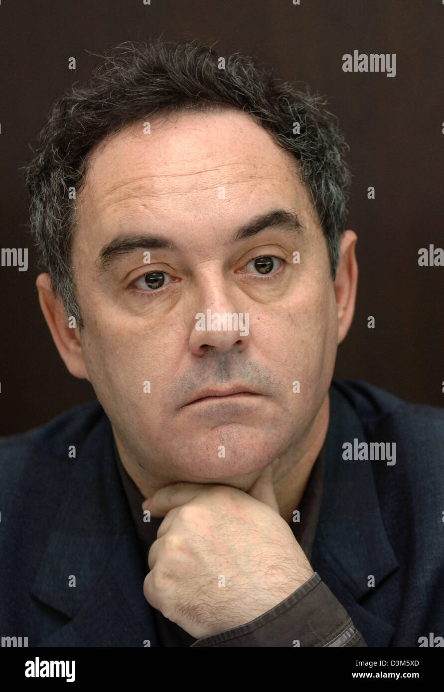 (dpa) - Ferran Adria, star chef from Spain, receives the second Eckart Witzigmann Award of the German Academy for Culinary Studies (Deutsche Akademie für Kulinaristik) for his merits in cuisine and culinary art in Stuttgart, Germany, 28 November 2005. According to the jury, Ferran Adria, who is the owner of the restaurant 'el Bulli' in the Catalan city of Roses near Barcelona, Spai Stock Photo