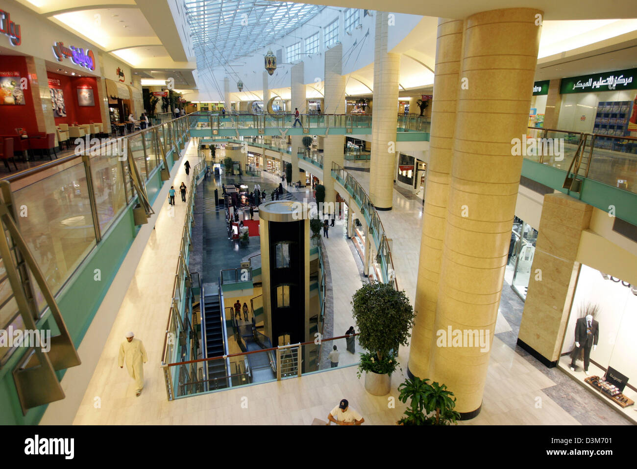 (dpa) The picture shows the an interior view of Abu Dhabi Mall in Abu Dhabi, UAE, 12 November