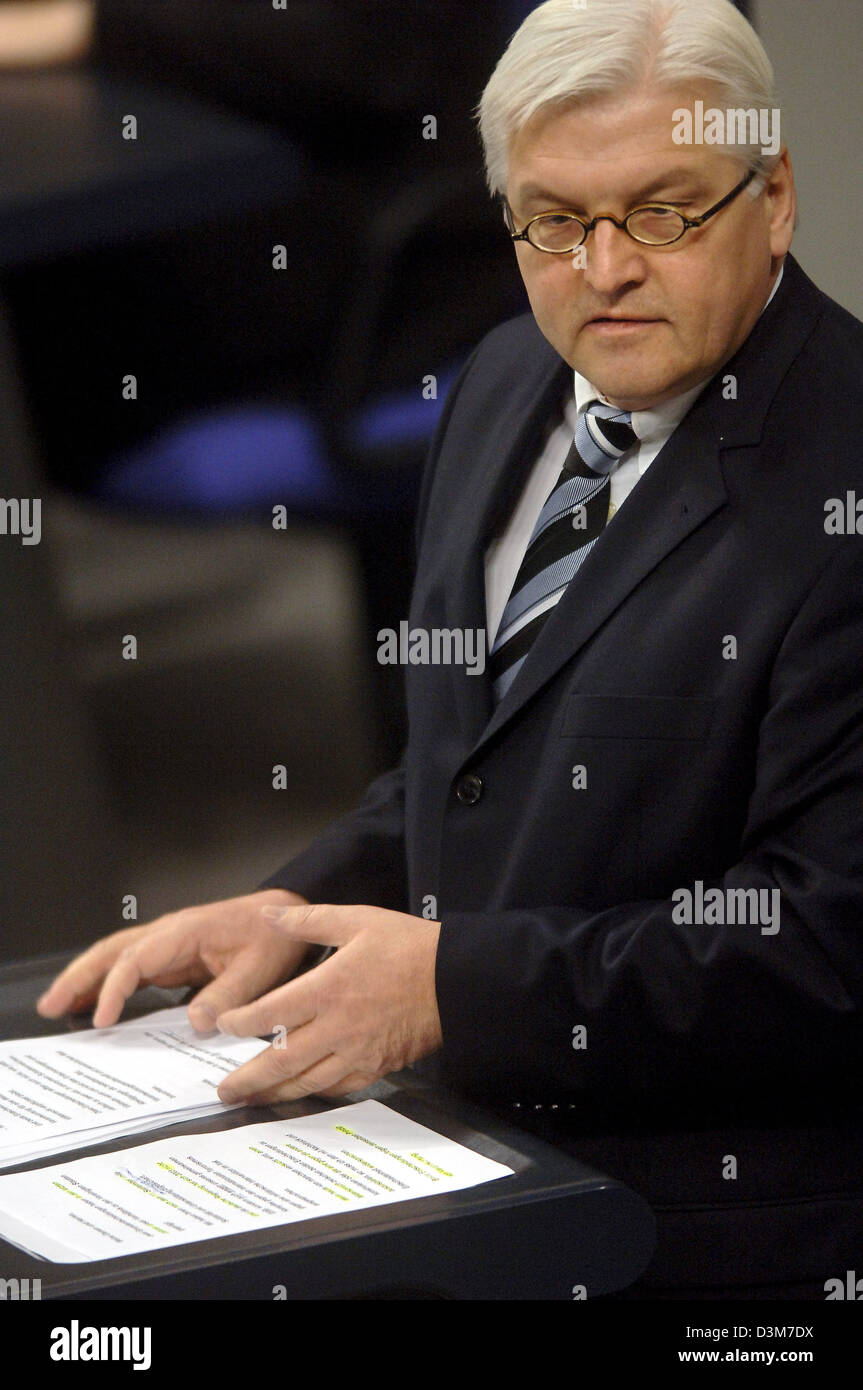 (dpa) - German Foreign Minister Frank-Walter Steinmeier (SPD) delivers a speech during a parliamentary debate at the German lower house of parliament Bundestag in Berlin, on Wednesday, 14 December 2005. Germany played no part in the US abduction of a German citizen who was held as a terrorist suspect in Afghanistan, the government said, describing it for the first time as a possib Stock Photo