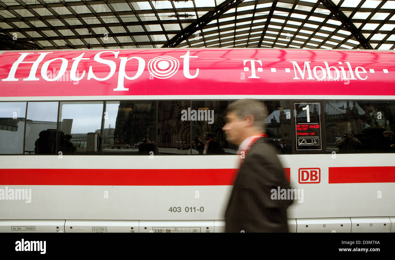 A journalist enters the first Intercity Express (ICE) train equipped with a HotSpot of the German Telecom in the Central Station of Cologne, Germany, Tuesday 20 December 2005. The two companies test the highspeed internet access pilot project joint venture on the track between Dortmund and Cologne where passengers can access the internet during the journey with up to 300 kilometres Stock Photo