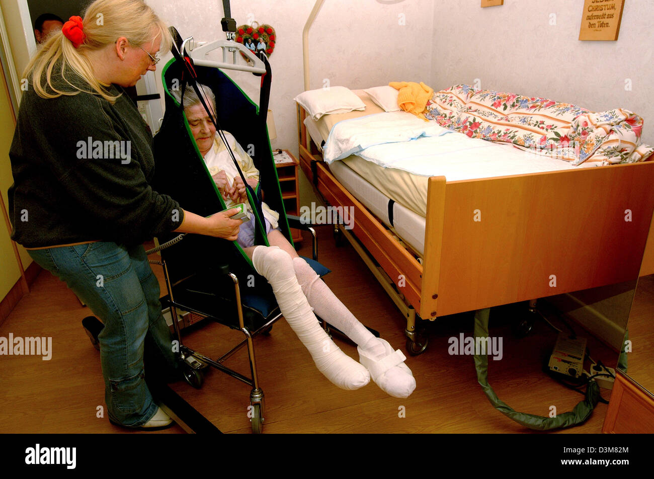 Patient bed lift hires stock photography and images Alamy