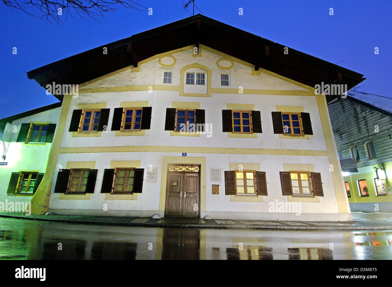 (dpa) - The picture shows the birthplace of Pope Benedict XVI. former cardinal dean Joseph Ratzinger at night in Bavaria's Marktl am Inn, Germany, 23 December 2005. Ratzinger was born in this house on 19 April 1927. Photo Armin Weigel Stock Photo