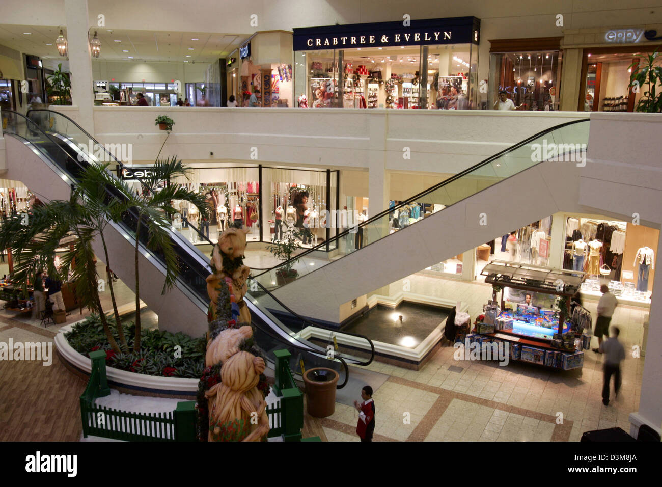 (dpa) - The picture shows the interior of the Aventura shopping mall in Miami, USA, 23 December 2005. Photo: Gero Breloer Stock Photo