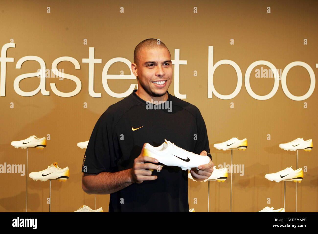 Brazilian soccer superstar Ronaldo presents his new shoe for the FIFA World  Cup 2006 in the Allianz Arena stadium in Munich, Germany, Tuesday 10  January 2006. The new shoe Ronaldo will be
