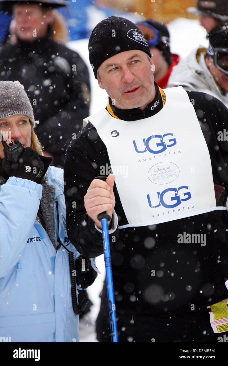 (dpa) - Hollywood actor Alec Baldwin takes part in the VIP -fun -relay ...