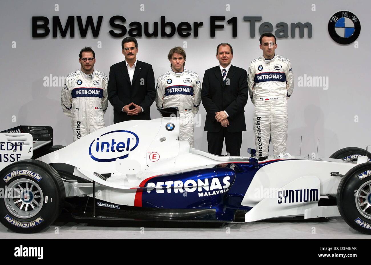 (dpa) - Canadian Formula One pilot Jaques Villeneuve, director of BMW Motorsport Mario Theissen, German pilot Nick Heidfeld, czech director Willy Rampf and Polish test driver Robert Kubica (L-R) pose for photographers during the presentation of the new BMW Sauber race car 'F1.06' in Valencia, Spain, Tuesday 17 January 2006. Photo: Gero Breloer Stock Photo