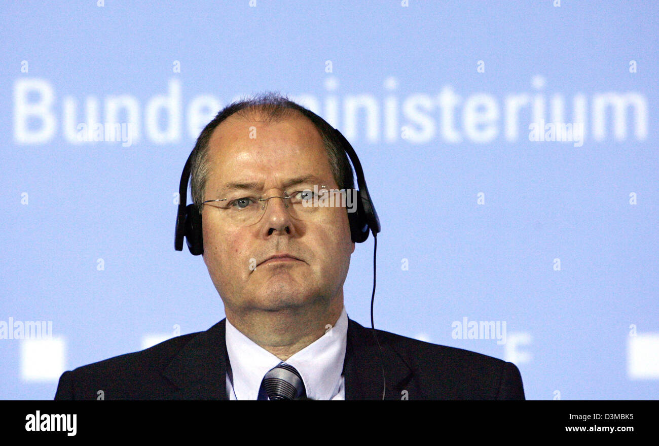 Federal Minister of Finance Peer Steinbrueck akes part in the press conference of the 36th German-French finance and economy board meeting in Berlin, Germany, Thursday 19 January 2006. France and Germany aim to achieve  a compromise in the contentious issue of Value added tax (VAT) rates. Since 1999 the EU provides reduced rates for work intensive services including haircuts, remod Stock Photo