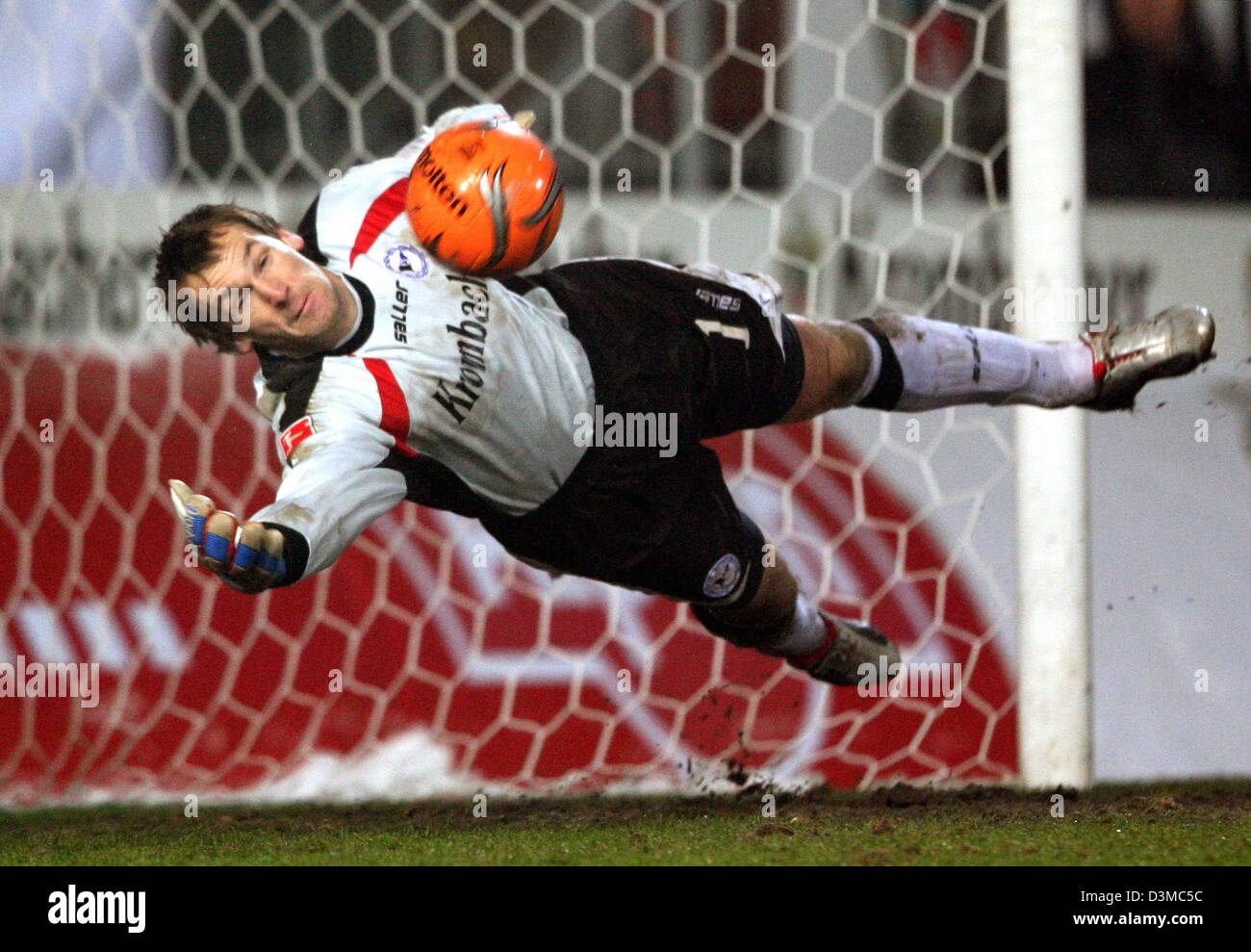 Arminia Bielefeld's goalkeeper Mathias Hain saves a penalty during the German Cup quarter-finals soccer match against Kickers Offenbach at the Schueco Arena stadium in Bielefeld, Germany, Wednesday 25 January 2006. Around12,000 spectators watched Bielefeld advance to the semi-finals after a penalty shoot-out. Photo: Franz-Peter Tschauner Stock Photo