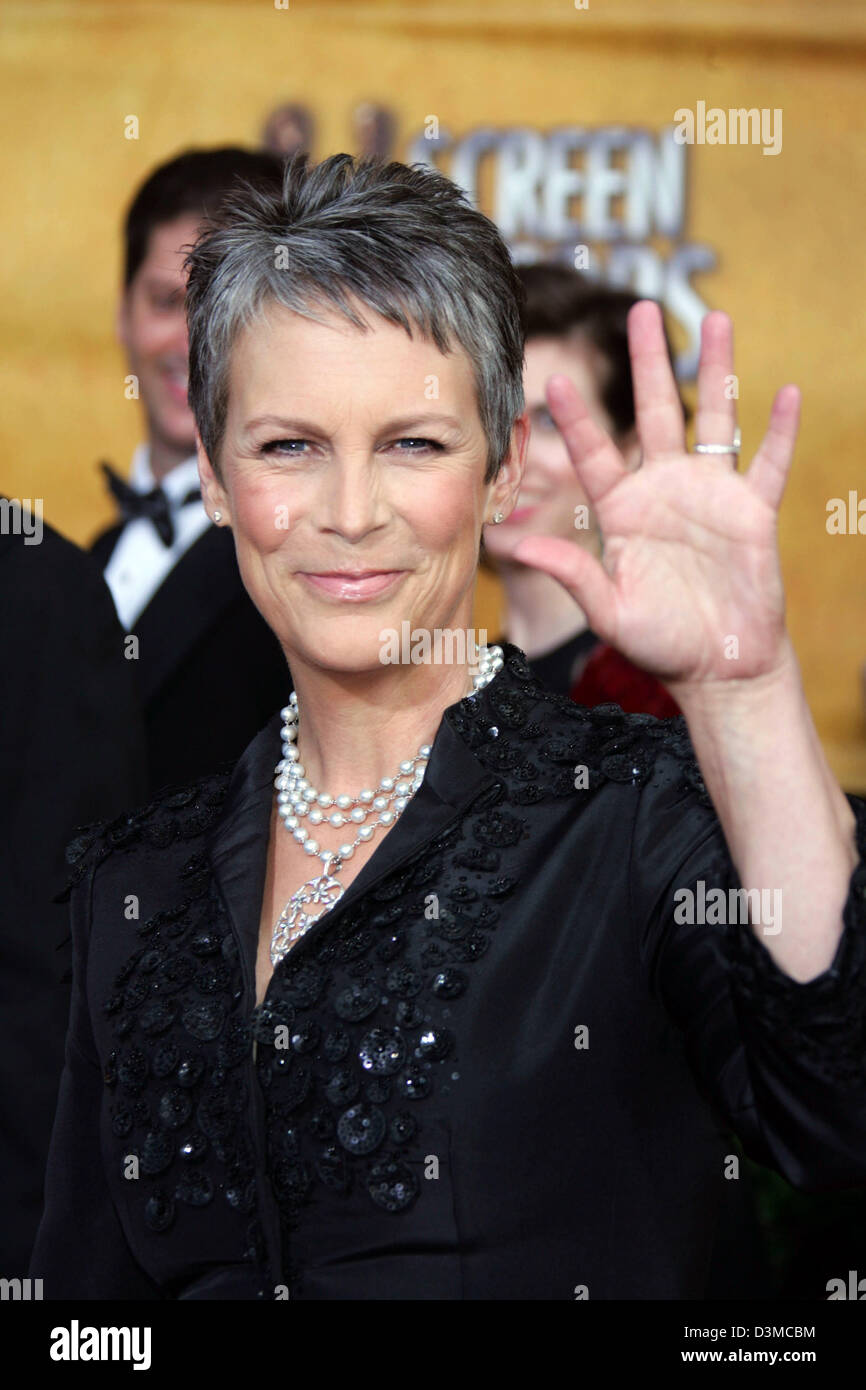 Actress Jamie Lee Curtis arrives on the red carpet during the 12th Annual Screen Actors Guild Awards at the Shrine Exposition Center in Los Angeles, USA Sunday 29 January 2006. Photo: Hubert Boesl Stock Photo