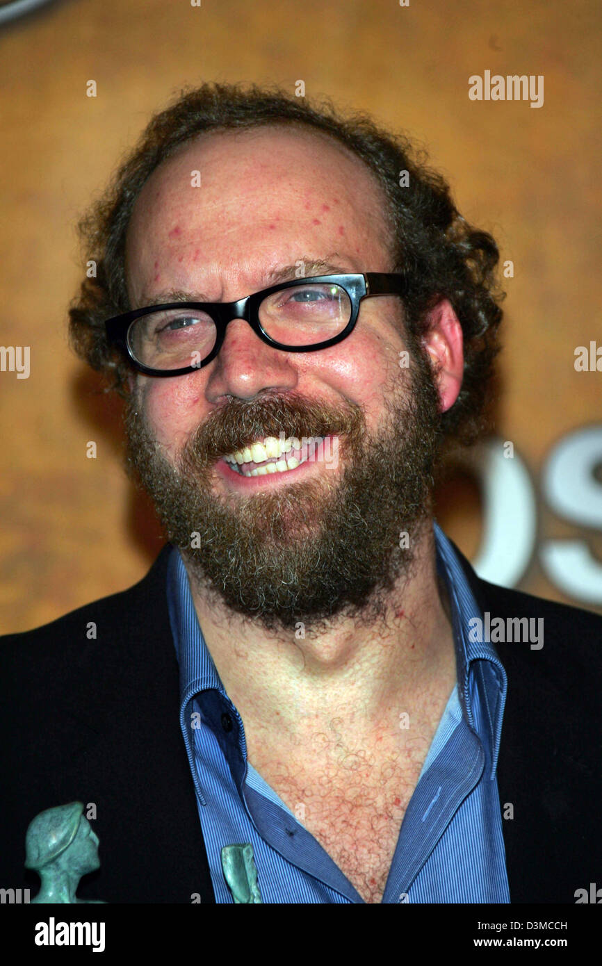 Actor Paul Giamatti arrives on the red carpet during the 12th Annual Screen Actors Guild Awards at the Shrine Exposition Center in Los Angeles, USA Sunday 29 January 2006. Photo: Hubert Boesl Stock Photo