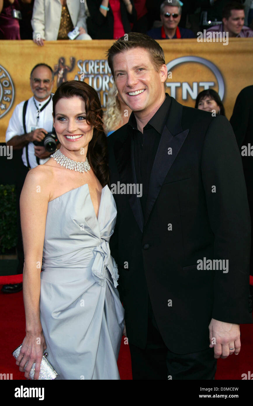 US actress Laura Leighton and her husband Doug Savant arrive to the Screen Actors Guild Awards at the Shrine Auditorium in Los Angeles, USA, 29 January 2006. Photo: Hubert Boesl Stock Photo