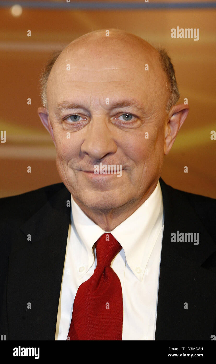 James Woolsey, former CIA Director, pictured during the videotaping of the new political TV chat show 'Global Players with Sabine Christiansen' in Munich, Germany, 4 February 2006. Photo: Marcel Mettensiefen Stock Photo
