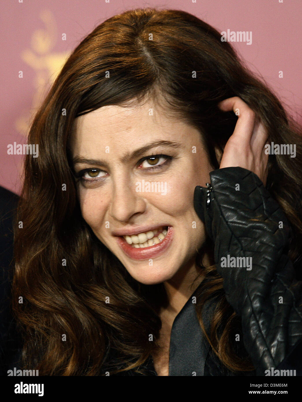 French actress Anna Mouglalis smiles as she attends a photocall for her new film  'Romanzo Criminale' (Crime Novel) at the 56th International Film Festival in Berlin, Wednesday, 15 February 2006. 'Romanzo Criminale' runs in comptition at this year's Berinale Film Festival which continues until 19 February 2006. Photo: Wolfgang Kumm Stock Photo