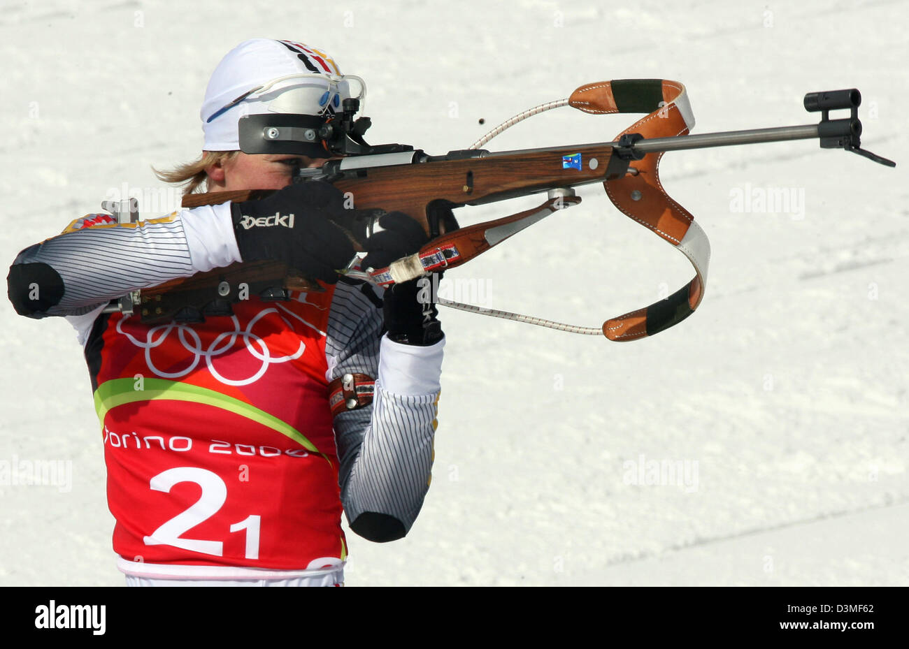 German biathlete Martina Glagow aims with her rifle as she stands at the shooting range in the Women's 4 x 6km Biathlon Relay at the Olympic Winter Games in San Sicario, Italy, Thursday, 23 February 2006. The German team won silver. Photo:  Martin Schutt Stock Photo