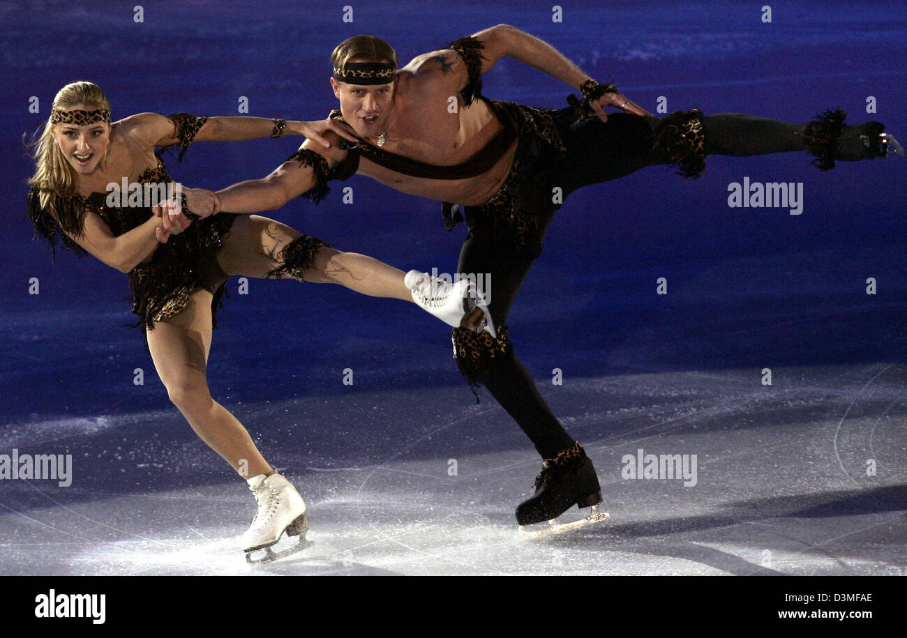 The Russian ice dancer couple Tatjana Nawka (L) and Roman Kostomarow perform during the exhibition gala in the Palavela rink at the XX Winter Olympics in Turin, Italy, 24 February 2006. Photo: Frank May Stock Photo
