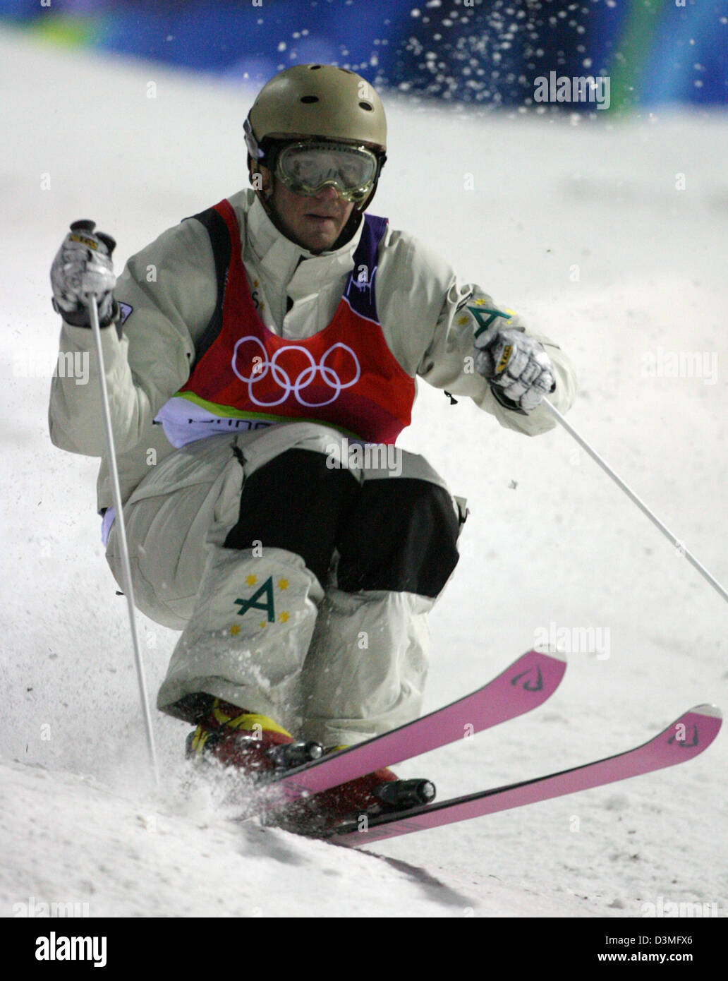Australian freestyle skier Dale Begg-Smith pictured on the mogul piste in Sauze d'Oulx near Turin, Italy, 15 February 2006. Ronkainen won the Freestyle Skiing Men's Mogul claiming gold. Photo: Martin Schutt Stock Photo