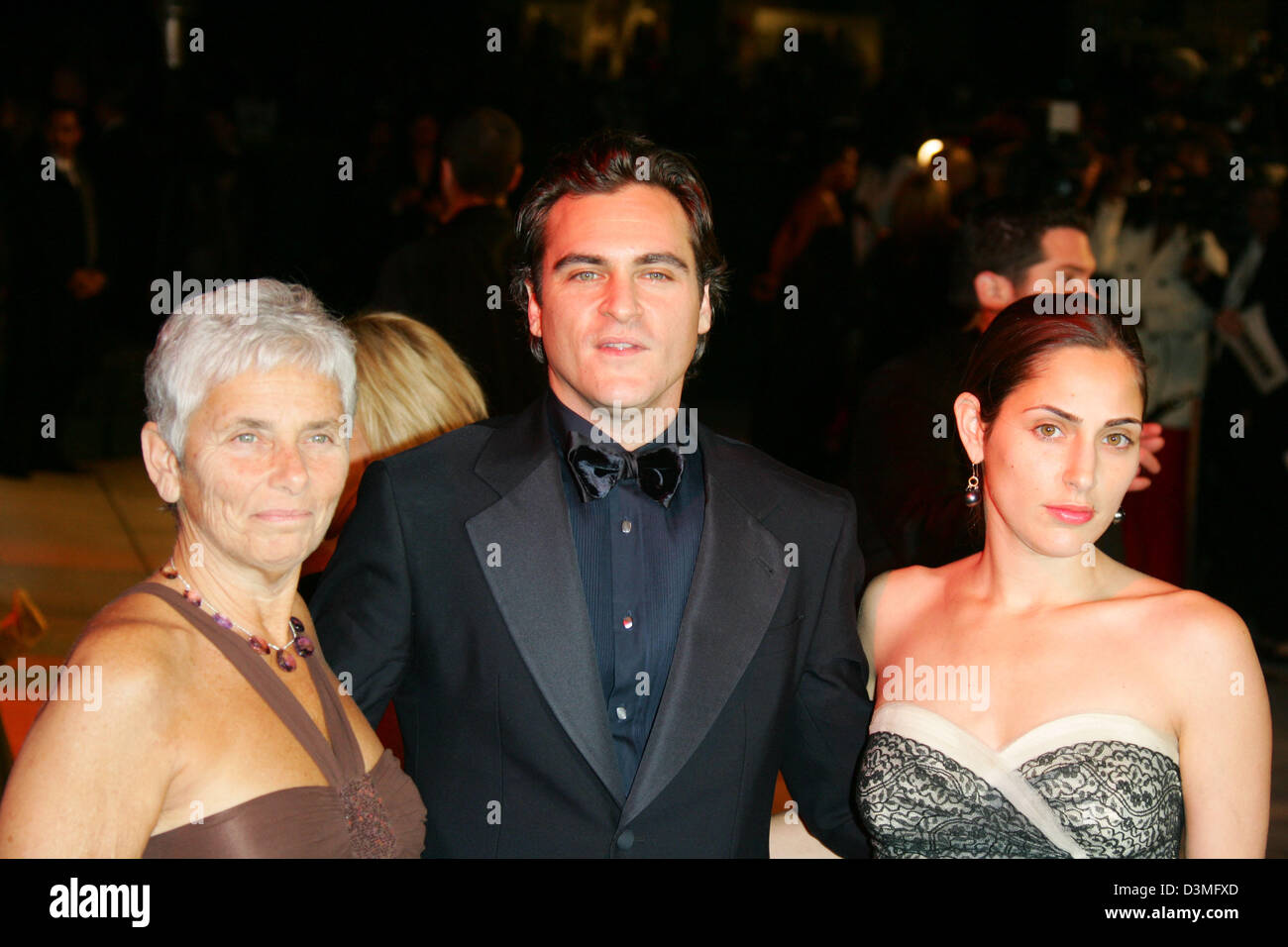 (from L) Arlyn Phoenix, the mother of US actor Joaquin Phoenix and his sister Summer Phoenix at the Vanity Fair Oscar Party at Mortons, Hollywood, Los Angeles, USA, 5 March 2006. Photo: Hubert Boesl Stock Photo