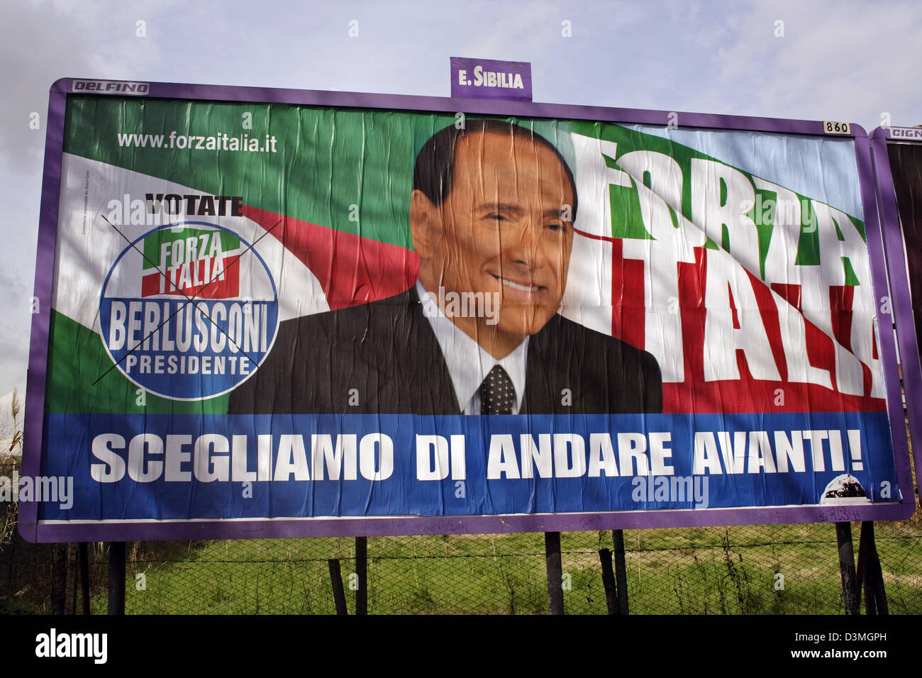 An election poster with Italian Force (Forza Italia) top candidate Silvio Berlusconi pictured in Rome, Italy, 25 February 2006. The slogan on the poster says 'We choose to move ahead!' (Scegliamo di andare avanti!). Italy will hold parliamentary elections on 9 April 2006. Photo: Lars Halbauer Stock Photo