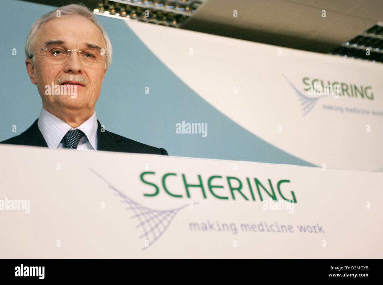 Hubertus Erlen, the CEO of Schering AG, talks to journalists at the company's headquarters in Berlin, Tuesday 14 March 2006. Schering's supervisory  board rejected the take over bid by its competitor Merck. The supervisory board agrees with the stand of the board of managing directors and opinions that the take over bid by Merck does not correspond with the value of Schering said E Stock Photo