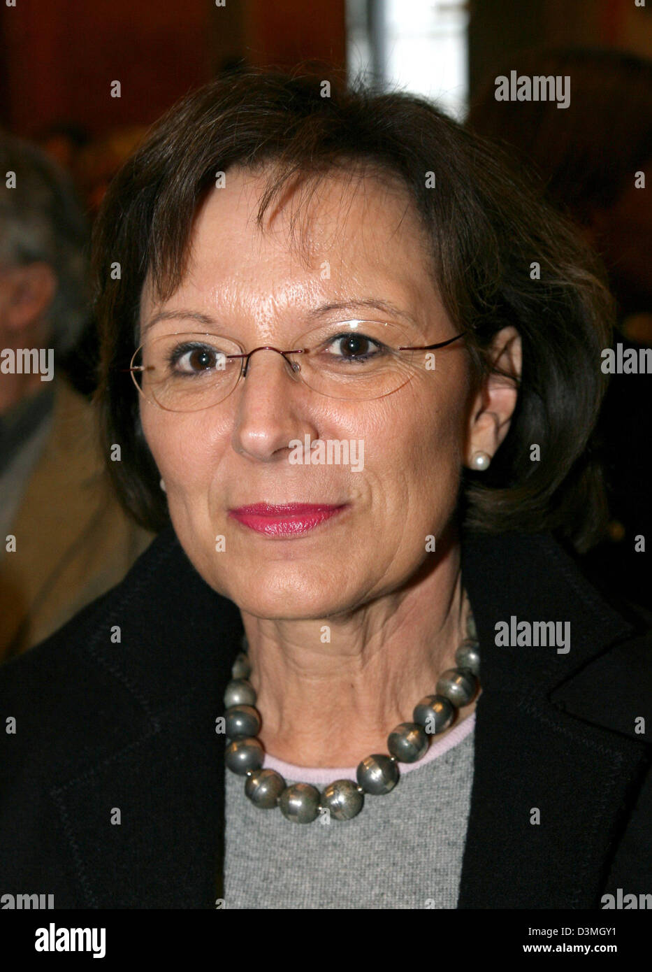Bavarian Minister for European Affairs and the Federal Council Emilia Mueller smiles during the 'Prix Courage' award ceremony at the 'Woman of the Year 2005' show in Munich, Germany, Tuesday, 14 March 2006. Photo: Ursula Dueren Stock Photo