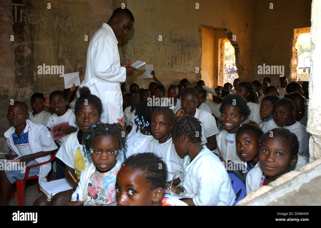 Angola in 2005 hi-res stock photography and images - Alamy