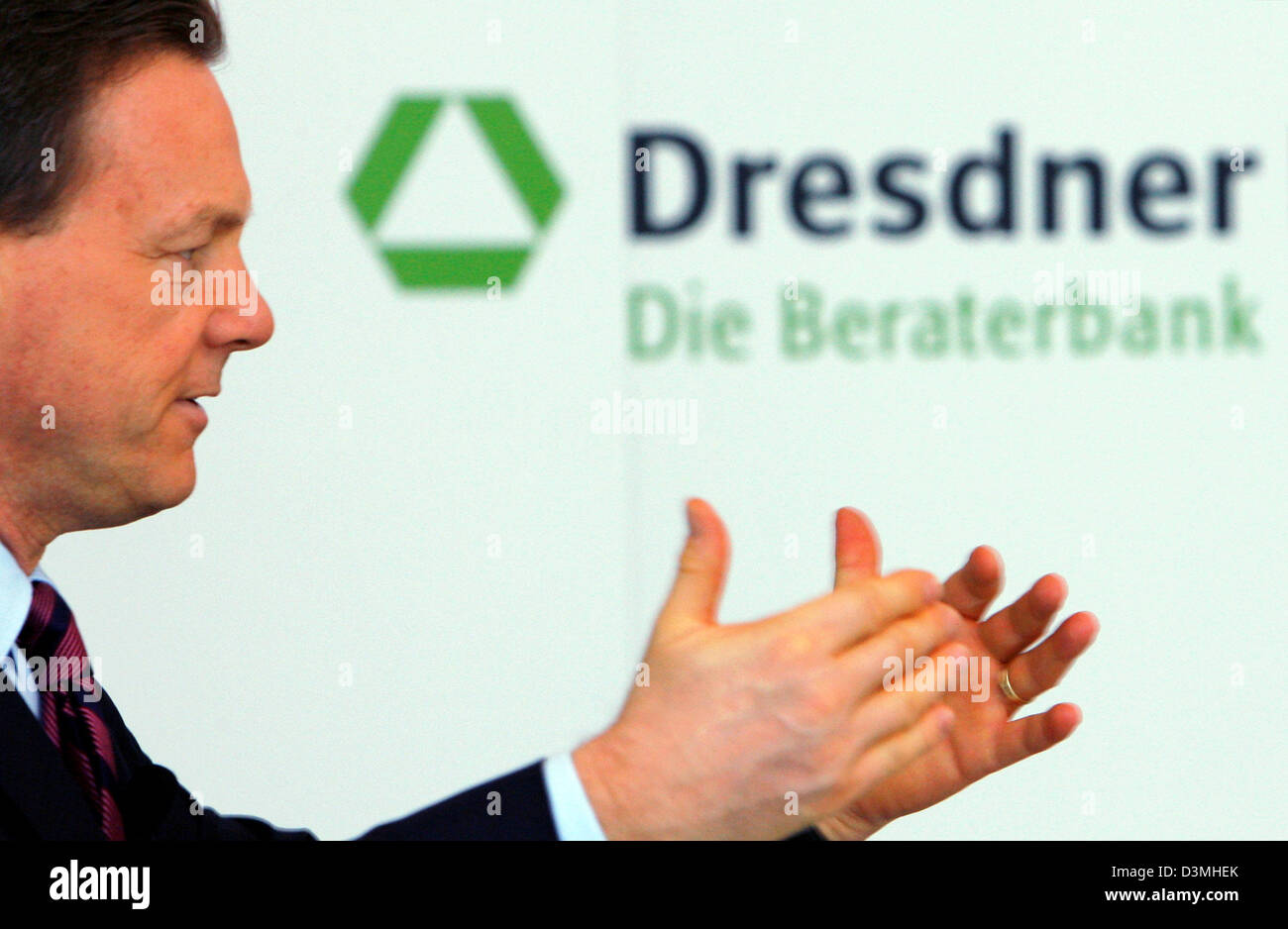 The CEO of Dresdner Bank Herbert Walter talks at the bank's balance press  conference in Frankfurt Main, Germany, Monday 20 March 2006. The  Allianz-subsidiary improved its operative result from last year's 594
