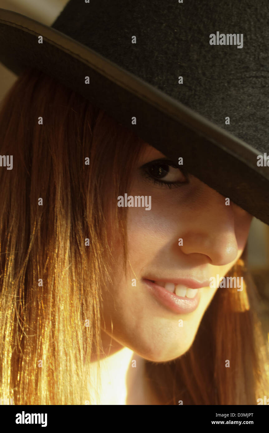 Black woman bowler hat hi-res stock photography and images - Alamy