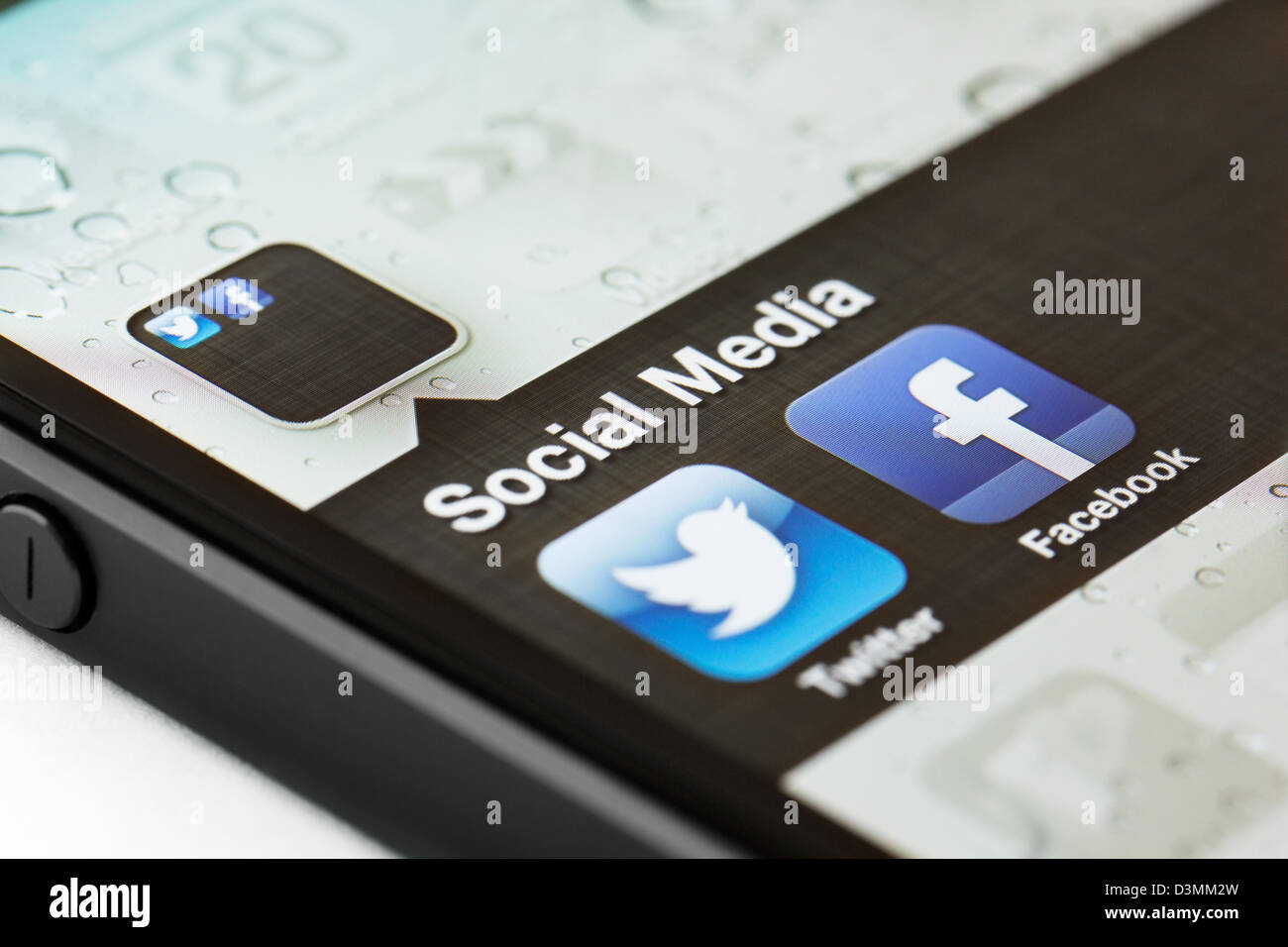 iPhone 5 screen with facebook and twitter social media app icons Stock Photo
