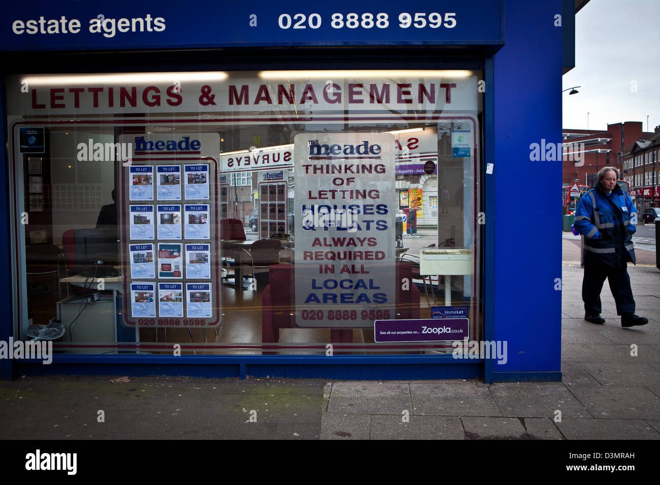 Estate Agents Window Stock Photo - Alamy