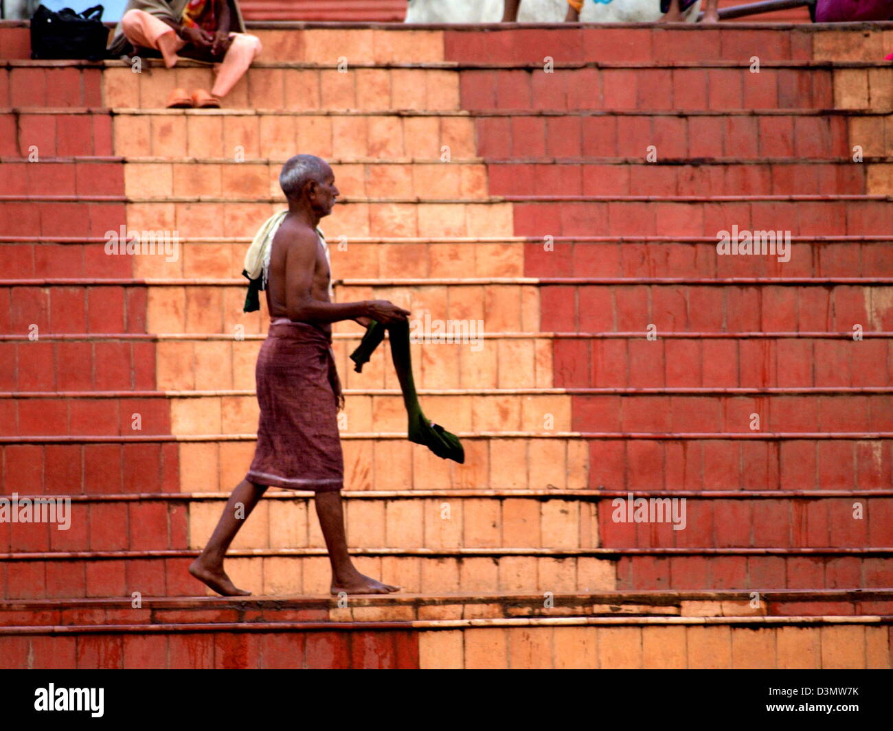 Morning Hindu Indian bathers along the ghats that line the Mandakini river, called Ramghat, in Chitrakoot (Chitrakuta), India Stock Photo