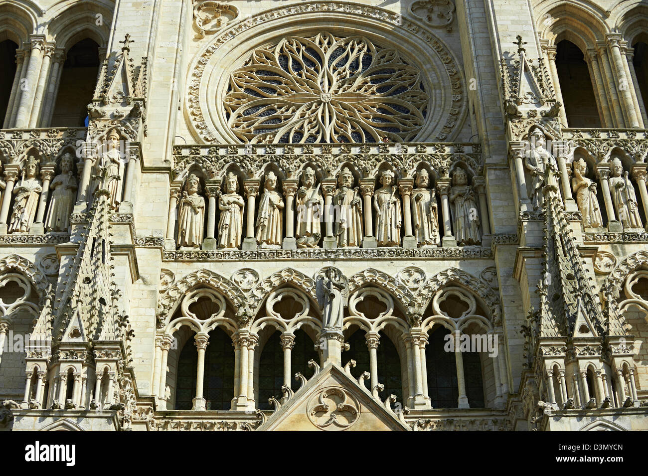 Gothic statues and the facade of the Gothic Cathedral of Notre-Dame,  Amiens, France Stock Photo - Alamy