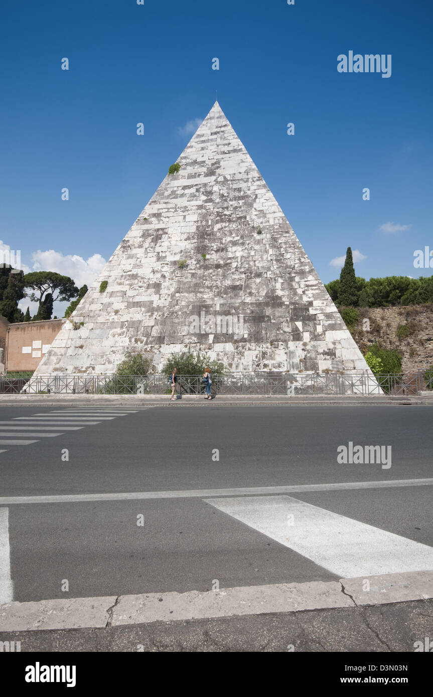 Italy, Lazio, Rome, Ostiense district, Cestia Pyramid Stock Photo