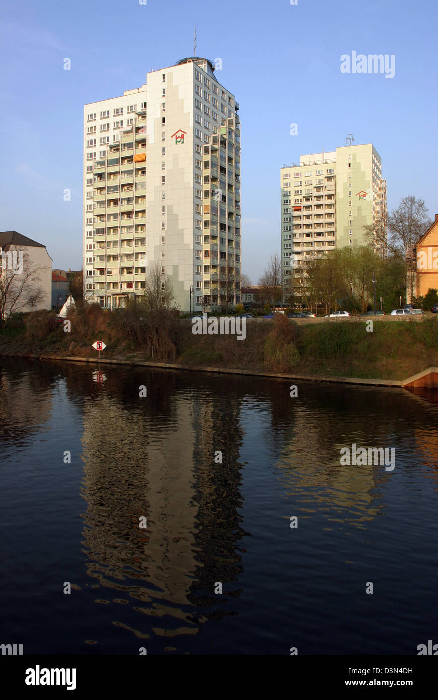 Concrete housing estate hi-res stock photography and images - Alamy