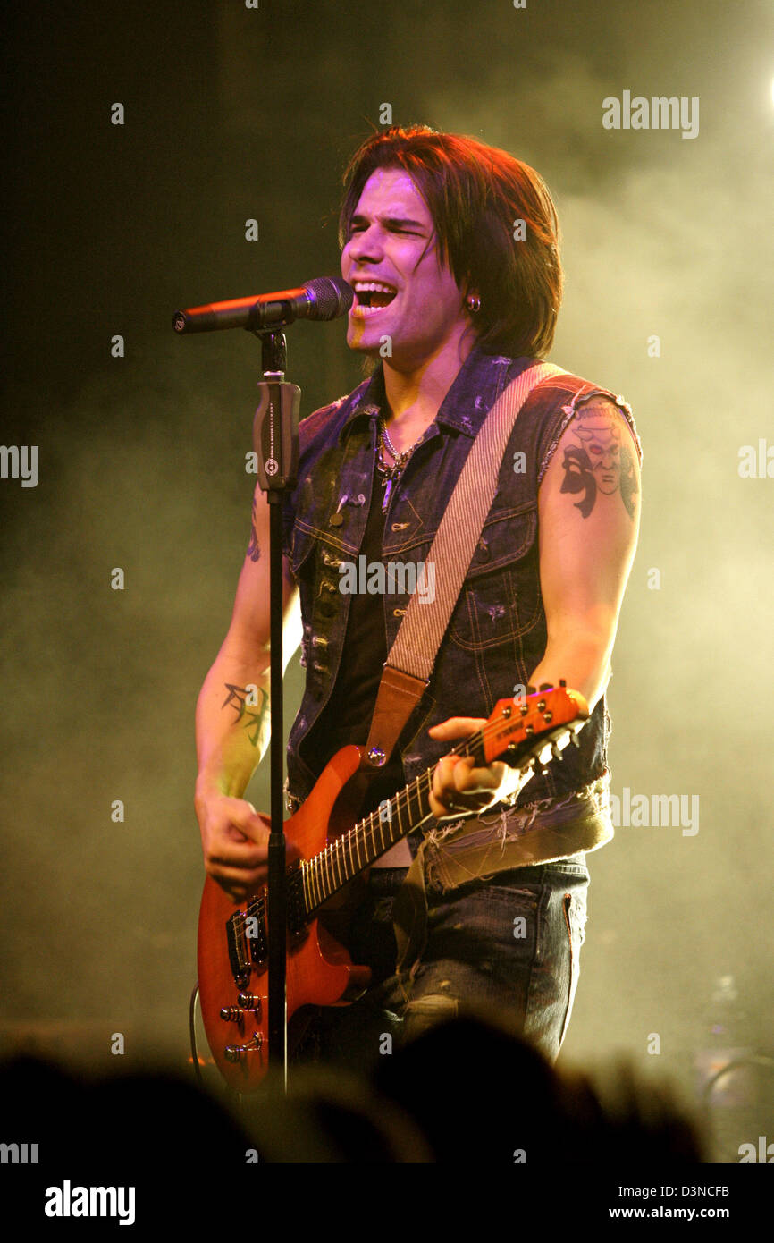 US rock singer Marc Terenzi performs on stage during a concert of his  Awesome Club Tour 2006 at the Georg-Elser venue in Munich, Germany, 16 March 2006. Photo: Stephan Goerlich Stock Photo