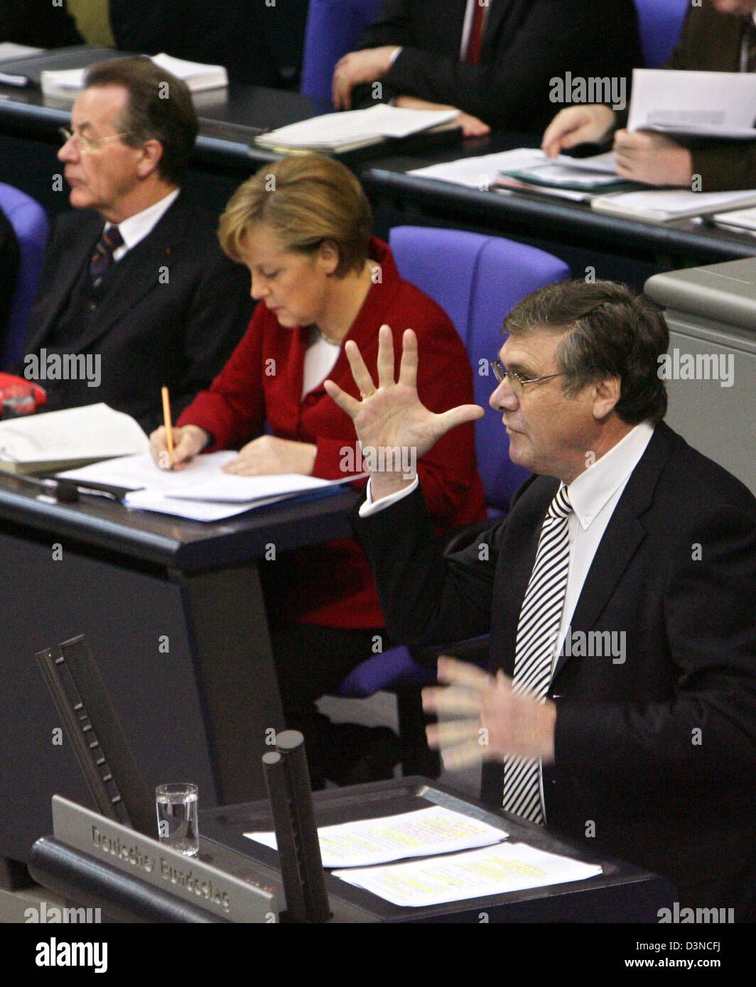 FDP fraction chairman Wolfgang Gerhardt holds a speech standing beside German Chancellor Angela Merkel and Vice-Chancellor Franz Muentefering (R-L) during a German Bundestag budget debate in Berlin, Germany, Wednesday, 29 March 2006. Photo: Steffen Kugler Stock Photo