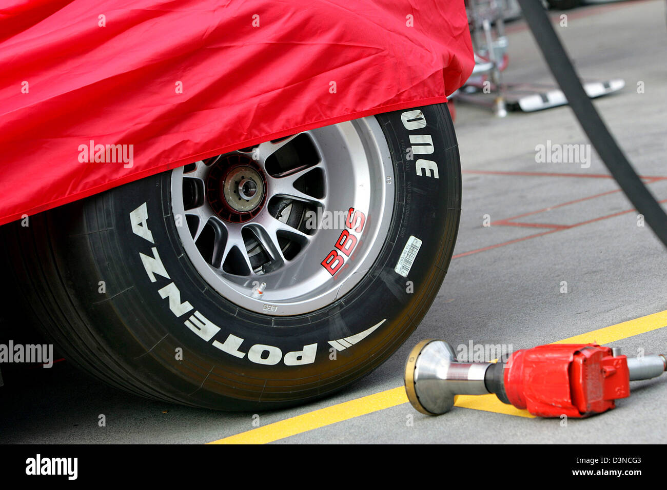 Screwdriver tool scuderia ferrari f1 hi-res stock Screwdriver tool scuderia ferrari f1 hi-res stock